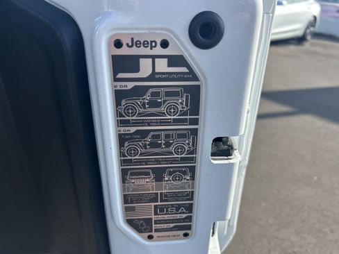 Used 2022 Jeep Wrangler Unlimited Sahara image 40