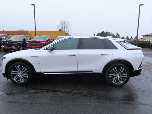 Used 2024 Cadillac Lyriq Luxury RWD image 4