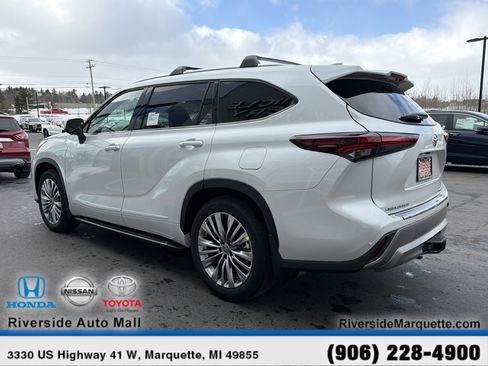 Used 2026 Toyota Highlander Platinum image 6