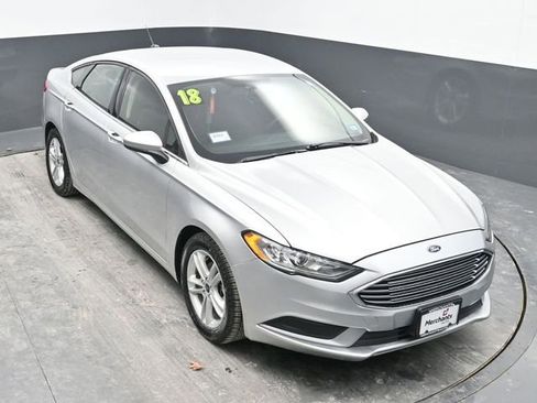 Used 2018 Ford Fusion SE image 19