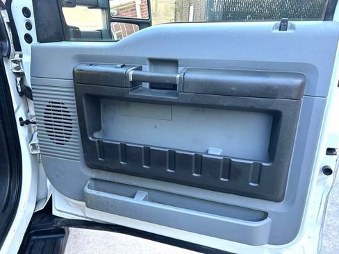 Used 2016 Ford F550 2WD Regular Cab Super Duty image 12