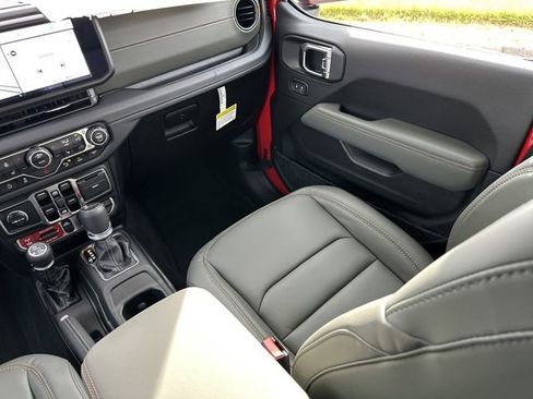New 2025 Jeep Gladiator Mojave image 14