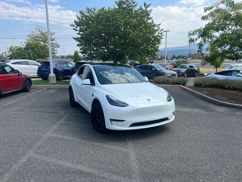 Used 2022 Tesla Model Y Long Range AWD/4WD image 1