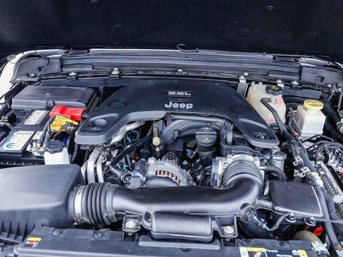 Certified 2021 Jeep Gladiator Willys image 28