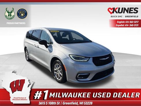 Used 2024 Chrysler Pacifica Touring-L FWD image 1