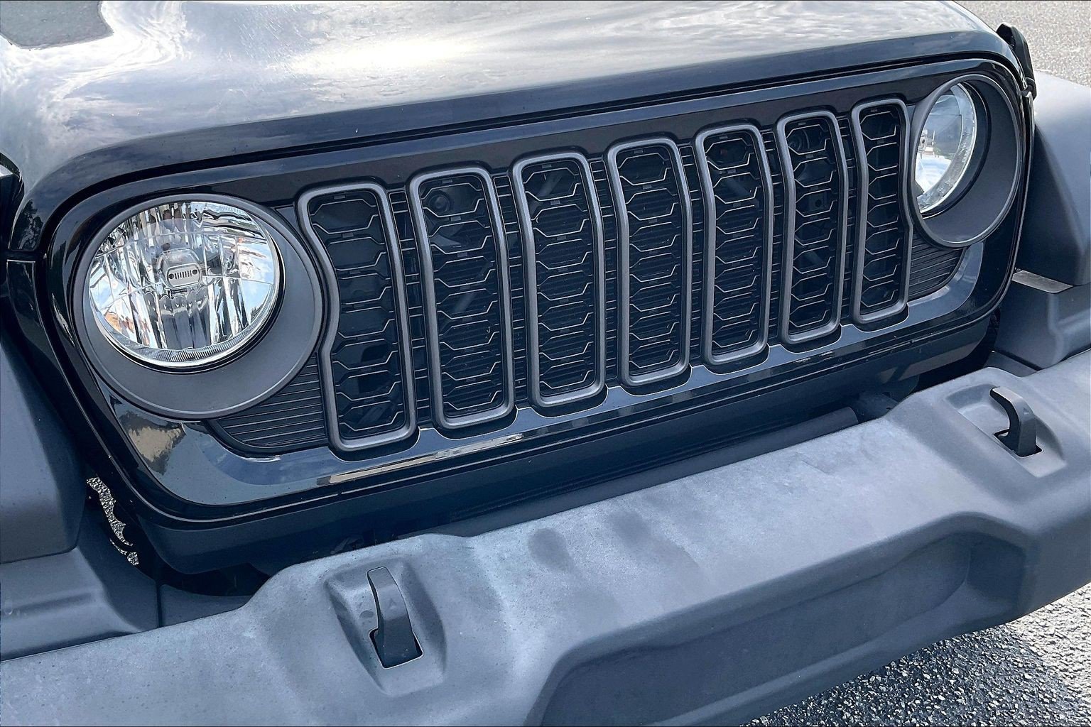 Used 2024 Jeep Wrangler Unlimited Sport AWD/4WD image 30