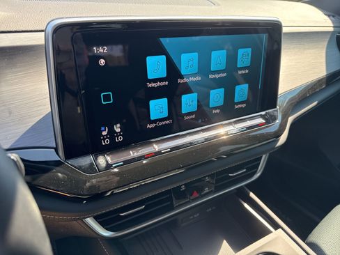 New 2026 Volkswagen Atlas Cross Sport SE image 18