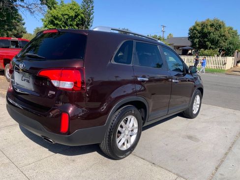 Used 2014 Kia Sorento LX FWD image 6