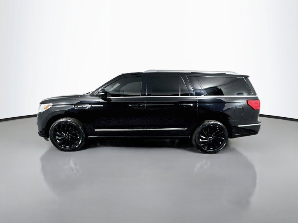 Used 2020 Lincoln Navigator L Reserve w/ Equipment Group 208A Reserve AWD/4WD image 2