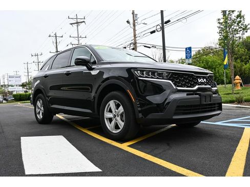 Used 2022 Kia Sorento LX AWD/4WD image 2