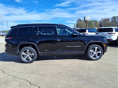 New 2025 Jeep Grand Cherokee L Limited w/ Luxury Tech Group II image 33