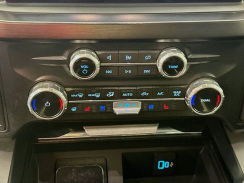 Used 2023 Ford F250 Lariat w/ Chrome Package image 19