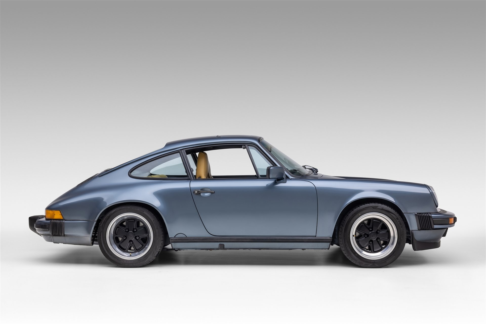 Used 1987 Porsche 911 Carrera RWD image 6