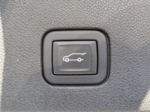 Used 2022 Cadillac XT6 Premium Luxury w/ Technology Package image 8