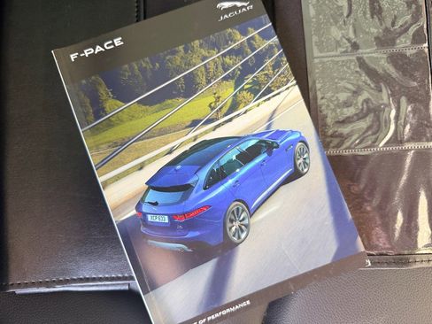 Used 2018 Jaguar F-PACE Premium image 25