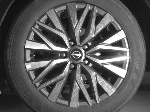Used 2025 Nissan Altima 2.5 SV FWD image 14