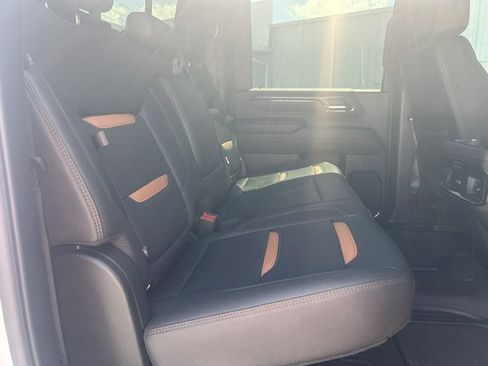 Used 2024 GMC Sierra 2500 AT4 w/ Technology Package AWD/4WD image 11