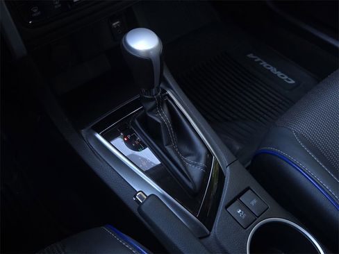 Used 2019 Toyota Corolla SE image 18