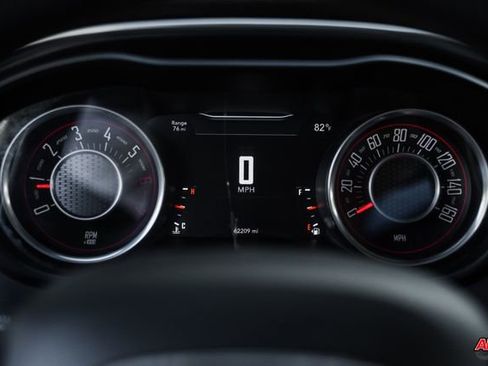 Used 2016 Dodge Challenger R/T image 9