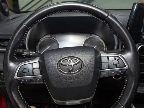 Used 2022 Toyota Highlander XSE AWD/4WD image 13