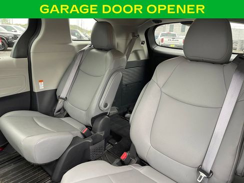 Used 2024 Toyota Sienna XLE AWD/4WD image 13