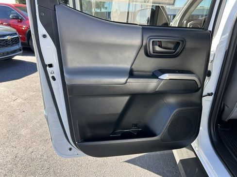 Used 2018 Toyota Tacoma SR5 image 13