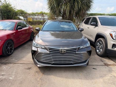Used 2019 Toyota Avalon XLE w/ Moonroof Package FWD image 2