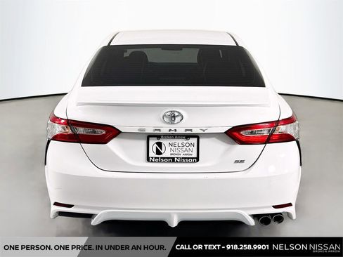 Used 2020 Toyota Camry SE FWD image 6