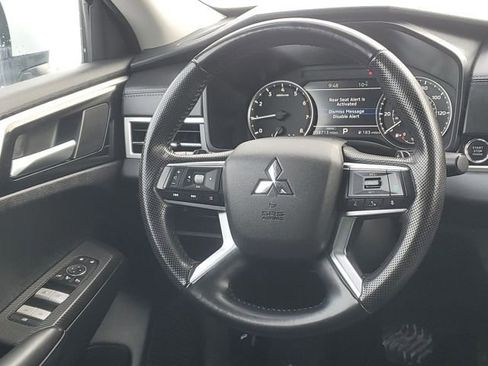 Used 2024 Mitsubishi Outlander SE image 28