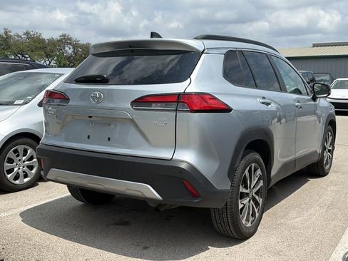 Used 2025 Toyota Corolla Cross XLE image 4