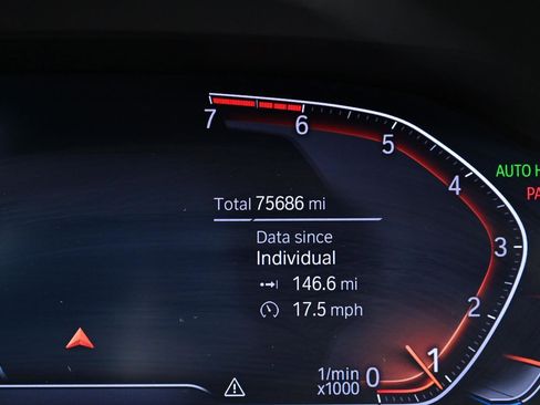 Used 2021 BMW 330i xDrive Sedan w/ M Sport Package image 15