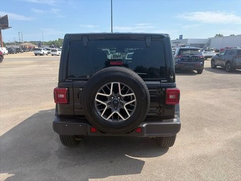 Used 2025 Jeep Wrangler Unlimited Sahara AWD/4WD image 5