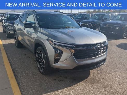 Certified 2024 Chevrolet Trax RS w/ Sunroof Package FWD image 8