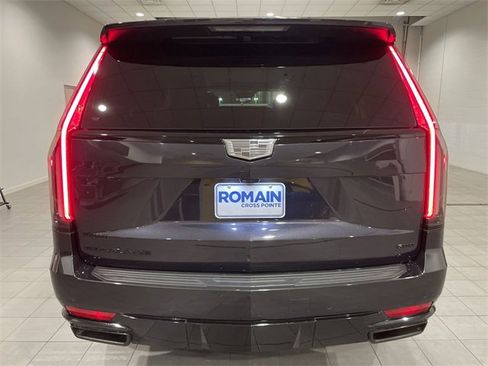 Used 2023 Cadillac Escalade ESV Sport Platinum w/ LPO, ONYX Package image 4