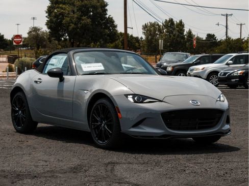 New 2026 MAZDA MX-5 Miata Club w/ Weather Package RWD image 3