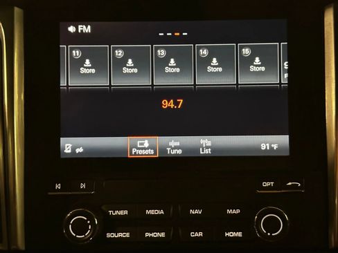 Used 2018 Porsche Macan image 37