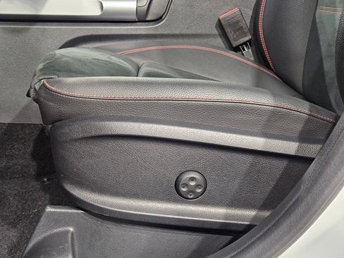 Used 2025 Mercedes-Benz GLB 35 AMG 4MATIC image 24