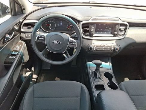 Used 2020 Kia Sorento LX AWD/4WD image 11