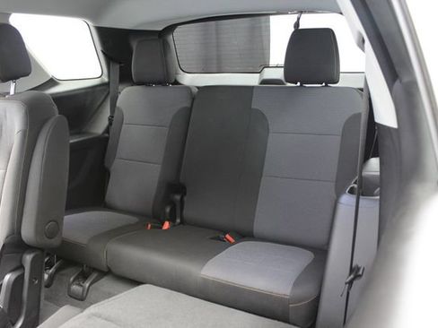 Used 2020 Chevrolet Traverse LT FWD image 18