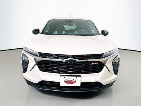 Used 2026 Chevrolet Trax RS w/ Driver Confidence Package image 2