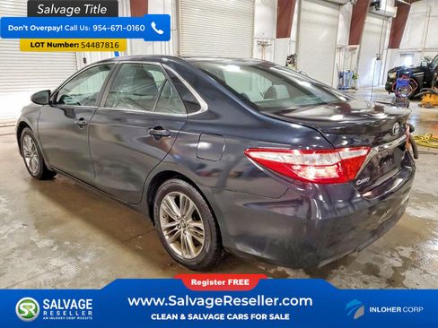 Used 2017 Toyota Camry SE FWD image 3
