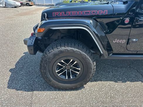 Used 2024 Jeep Wrangler Unlimited Rubicon AWD/4WD image 2