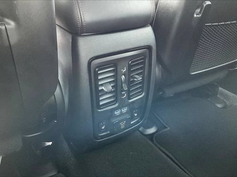 Used 2023 Dodge Durango R/T w/ Tow 'N Go Package AWD/4WD image 12