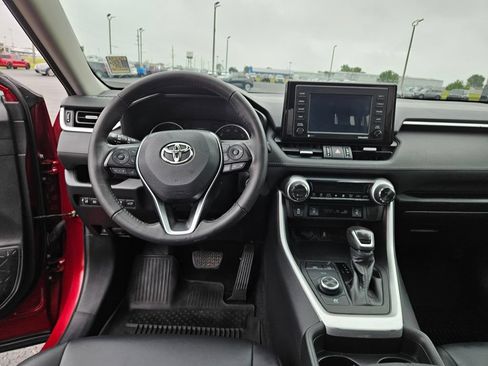 Used 2021 Toyota RAV4 XLE Premium AWD/4WD image 20