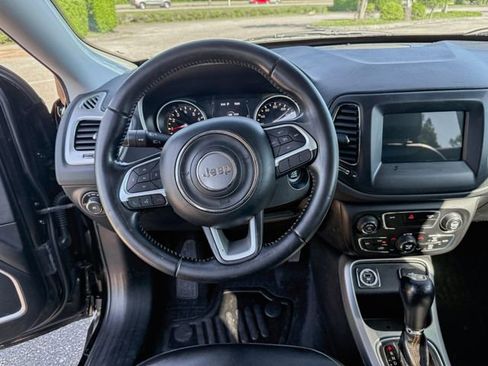 Used 2020 Jeep Compass Latitude FWD image 14