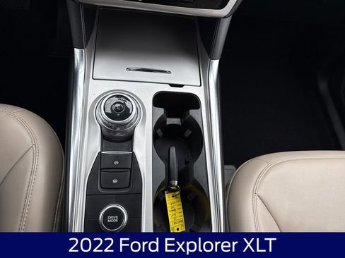 Used 2022 Ford Explorer XLT AWD/4WD image 26