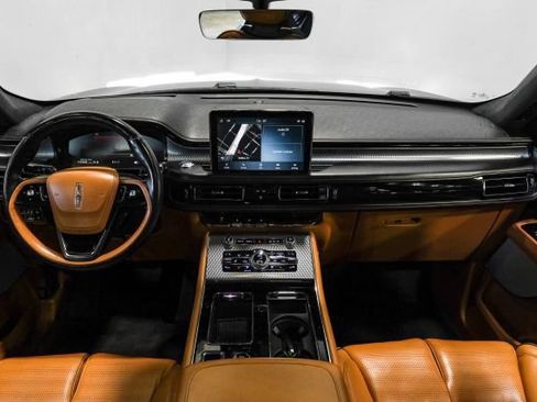 Used 2020 Lincoln Aviator Black Label w/ Class IV Trailer Tow Package AWD/4WD image 16