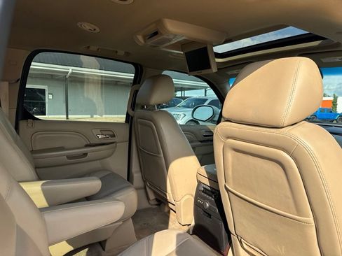 Used 2012 Cadillac Escalade ESV Luxury AWD/4WD image 36