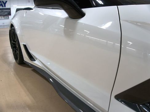 Used 2015 Chevrolet Corvette Z06 w/ 3LZ Preferred Equipment Group image 27