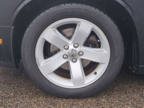 Used 2014 Dodge Challenger SXT image 13